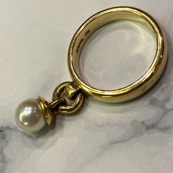 Tiffany & Co. Fascination Pearl 18k Yellow Gold Drop Charm Band Ring - Picture 7 of 10